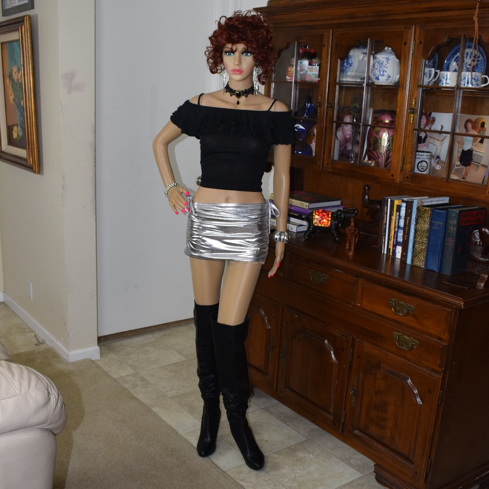 WOMAN'S TOP WITH THREE LAYERS AT TOP...